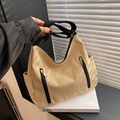 Khaki Segeltuch Hobo-Tasche mit schwarzen vertikalen Reißverschlüssen und Schultergurt - Khaki
