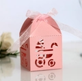 Scatola regalo rosa per caramelle con intaglio a carrozzina e nastro in raso - Rosa