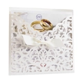 Lasergeschnittene Hochzeitseinladungen mit Schleife und floralem Ring-Design - Weiß