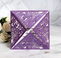 Élégante invitation de mariage violette découpée au laser sur marbre blanc - Violet foncé