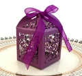 Scatola regalo viola intagliata al laser con motivi floreali e nastro decorativo - Viola scuro