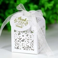 Weiße lasergeschnittene Geschenkbox mit Blumenmuster und weißem Satinband-Schleife - Weiß (Mit Dankeschön-Tag)