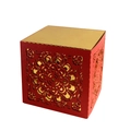 Scatola di caramelle nuziale quadrata rossa con motivi traforati al laser e interno dorato - Rosa & Oro