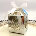 Boîte à bonbons Ganesha argentée avec ruban en organza blanc pour mariages et festivités - Argent Réfléchissant Avec Ruban Blanc