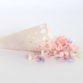 Coni per coriandoli in carta traforata con petali essiccati rosa e viola per matrimoni - Carta da lucido / Semitrasparente