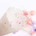 Cono di carta bianco intagliato al laser per petali di nozze con motivo di rose - Carta da lucido