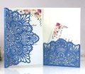 Invito matrimonio blu navy intagliato al laser con glitter e inserto floreale a colori - Blu Reale Luccicante (HK-120 Luccicante)
