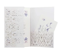 Invito a busta blu scuro con intaglio laser argento e biglietto con fiori viola - Bianco
