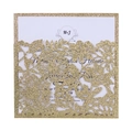 Dettaglio dell'invito di nozze intagliato al laser in glitter oro con inserto bianco - Oro rosa