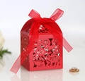 Scatola per dolci rossa tagliata al laser con motivi floreali e fiocco di nastro - Rosso Perlato