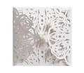 Elegante witte lasergesneden huwelijksuitnodigingskaart met barok bloemmotief - Wit