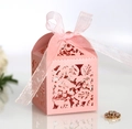 Elegante scatola regalo rosa tagliata al laser con motivi di foglie e fiocco - Rosa