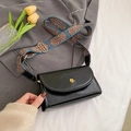 Retro schwarze Umhängetasche mit weißen Nähten und buntem Vintage-Muster-Breitgurt - Schwarz