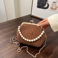 Vintage braune Cord-Bügeltasche mit großem Perlengriff und goldener Kettenriemen - Braun