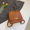 Vintage Damen Rucksack aus dunkelbraunem PU-Leder mit goldenem Logo und feinen Riemen - Braun