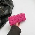 Portafoglio a pochette lungo rosa lucido con trapuntatura a triangolo e cerniera dorata - Rosa Rossa