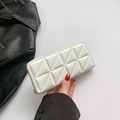 Portafoglio lungo bianco trapuntato con cuciture geometriche e cerniera dorata - Bianco