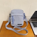 Borsa a tracolla minimalista in tela blu chiaro da donna con dettaglio cerniera in corda - Blu