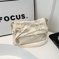 Bolso tote chic blanco crema con detalles de lazos y correa ajustable para el hombro - Blanco