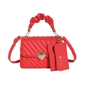 Bolso acolchado rojo vibrante con hebilla de corazón dorada y monedero pequeño a juego - Rojo
