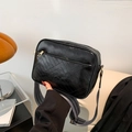 Bolso bandolera retro negro de piel sintética con costuras y correa ancha tejida - Negro