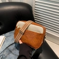 Bolso bandolera retro bicolor con acolchado en V y correa ancha de tela tejida - Marrón