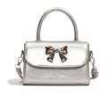 Mini borsa a mano argento metallizzato con fiocco e tracolla regolabile da donna - Argento