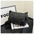 Bolso mensajero minimalista de nailon negro con hebilla para uso diario y universitario - Negro