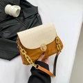 Sac bandoulière bicolore marron et crème avec cuir motif croco et chaîne en métal - Orange