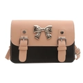 Bolso bandolera de moda en colores combinados con lazo plateado y correa ajustable - Rosa y Negro