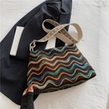 Sac fourre-tout rétro bohème à motifs ondulés marron et bleu avec large bandoulière tissée - Marron
