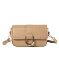 Sac bandoulière beige à texture crocodile avec élégante boucle dorée en forme de D - Khaki