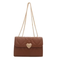 Sac bandoulière marron matelassé à cœur avec fermoir doré et bandoulière chaîne - Marron