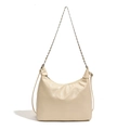Chique beige lakslederen crossbodytas met plooien en een gouden kettingriem - Wit