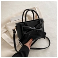 Elegante bolso de mano en cuero PU negro con lazo grande y correa dorada ajustable - Negro