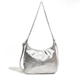 Zilveren geplooide Hobo schoudertas met metallic afwerking en metalen kettingriem - Zilver
