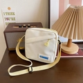 Streetstyle canvas crossbodytas in crème met gele band en blauw Fashion-logo label - Geel