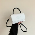 Minimalistische schwarz-weiße Lederumhängetasche mit gewebtem Griff für Damen - Schwarz