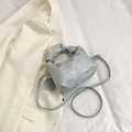 Bolso pequeño cuadrado plisado azul claro con acabado texturizado y asa - Plateado