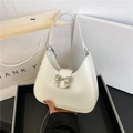 Elegante witte halfmaanvormige lederen handtas met zilveren strik en kettingriem - Wit