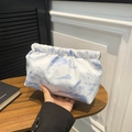 Sac fourre-tout en nylon de style chinois avec peinture de paysage et plis bleus - Bleu