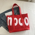 Grande borsa tote rossa in ecopelle con stampa noco per un look urbano alla moda - Rosso