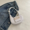 Sac à bandoulière blanc demi-lune avec motif crocodile et boucle dorée élégante de luxe - Blanc