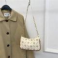 Schicke beige und braune Mondsichel-Tasche mit Vintage-Blumenmuster und Kettenriemen - Weiß