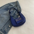 Sac hobo bleu foncé avec gaufrage crocodile et boucle dorée élégante de luxe - Bleu