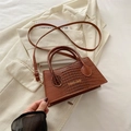Sac à main marron avec motif crocodile et lettrage de mode élégant et chic - Marron