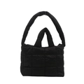 Bolso tote acolchado negro minimalista con asas y correa para el hombro sobre blanco - Negro