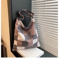 Retro Karierte Tragetasche mit braunem Patchwork-Muster und breitem Schultergurt - Braun