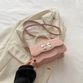 Borsa a tracolla rosa chiaro con fiocco in metallo argento e manico di perle bianche - Rosa