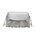 Bolso nube plateado con textura metálica, diseño plisado y correa de cadena tejida - Plateado